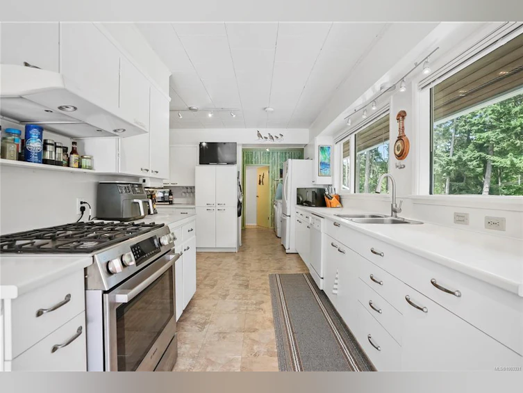 651 Vesuvius Bay Road, Salt Spring Island, BC, V8K 1H5 - 5