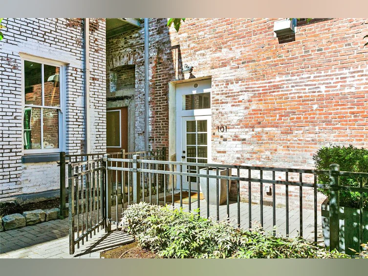 101-562 Yates Street, Victoria, BC, V8W 1K8 - 3