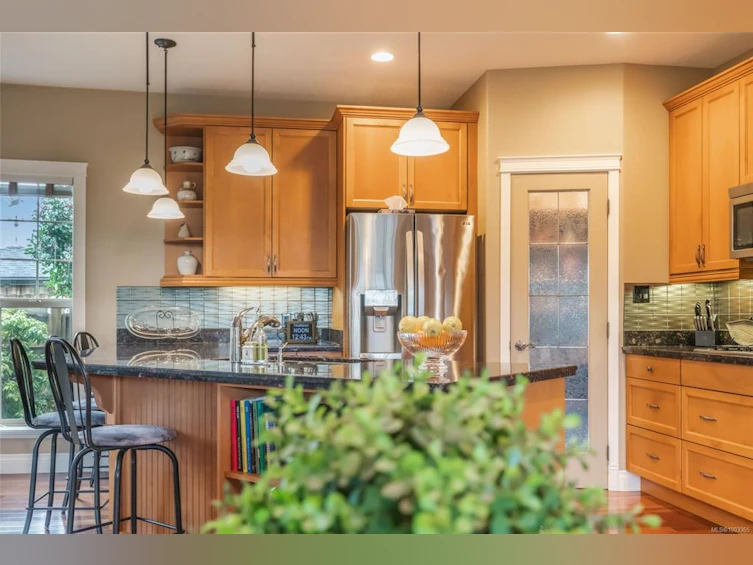 550 Falcon Court, French Creek, BC, V9P 2A4 - 3