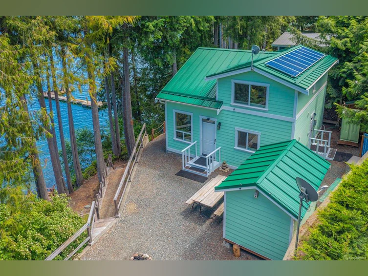 2270 South Lake Road, Qualicum Beach, BC, V9K 2L7 - 2
