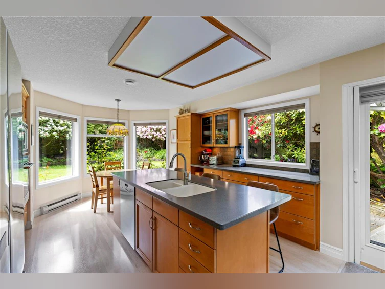 1147 Wedgewood Close, Qualicum Beach, BC, V9K 1C6 - 4