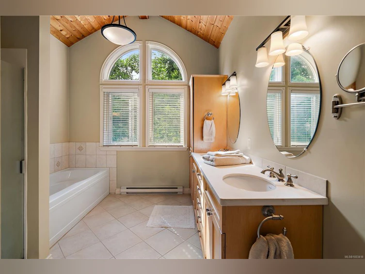 3 Mckenzie Crescent, Piers Island, BC, V8L 5Y7 - 30
