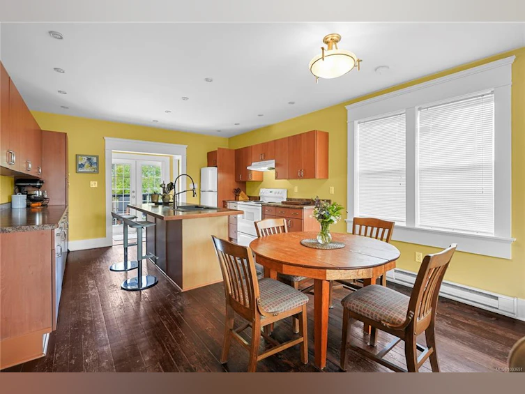 4114 Glanford Avenue, Saanich, BC, V8Z 4A6 - 11