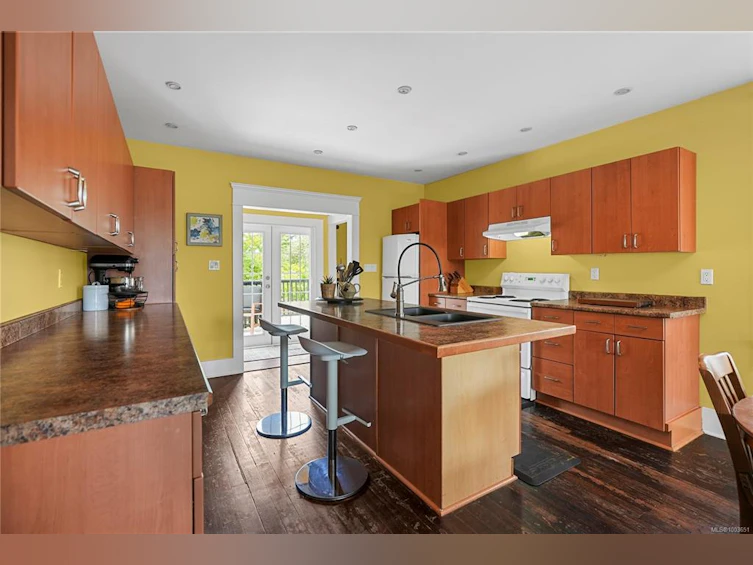 4114 Glanford Avenue, Saanich, BC, V8Z 4A6 - 8