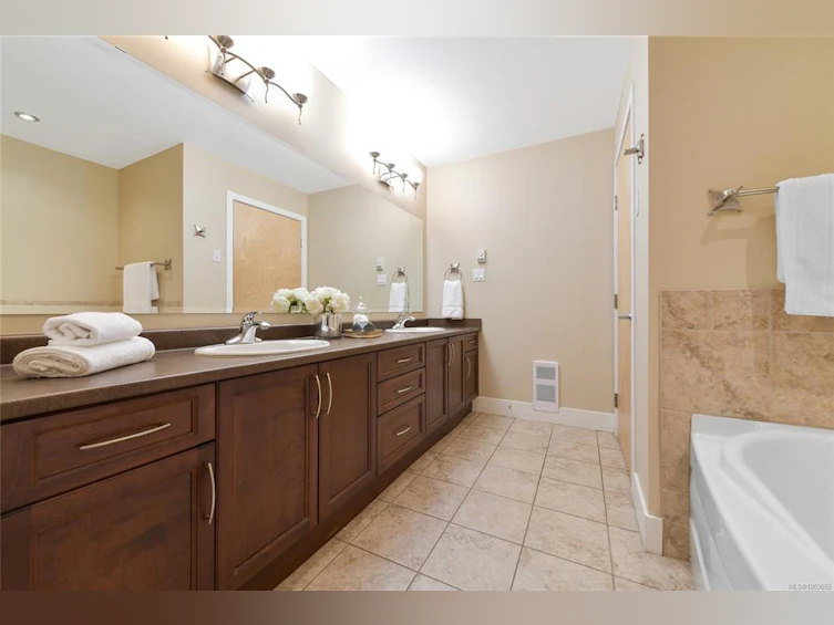 505-5332 Sayward Hill Crescent, Saanich, BC, V8Y 3H8 - 38
