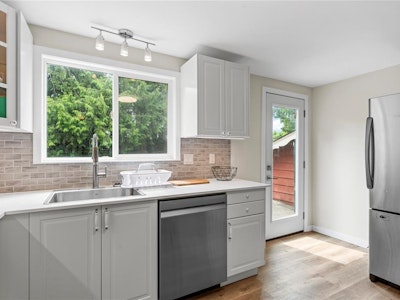 170 E Stanford Avenue - 5