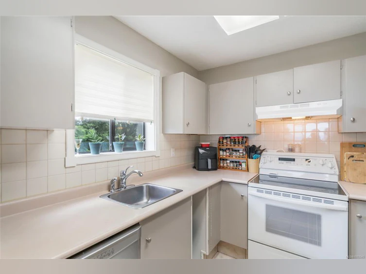 201-309 Morison Avenue, Parksville, BC, V9P 1M6 - 5