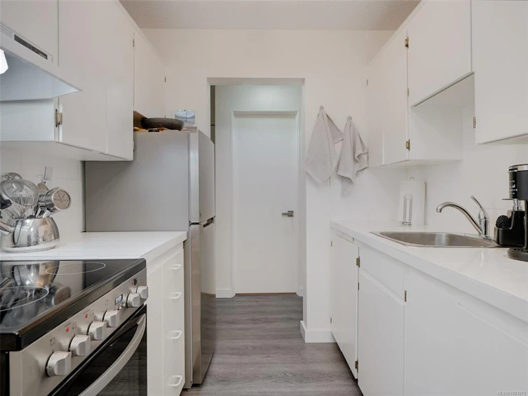 101-2095 Oak Bay Avenue, Oak Bay, BC, V8R 1E6 - 9