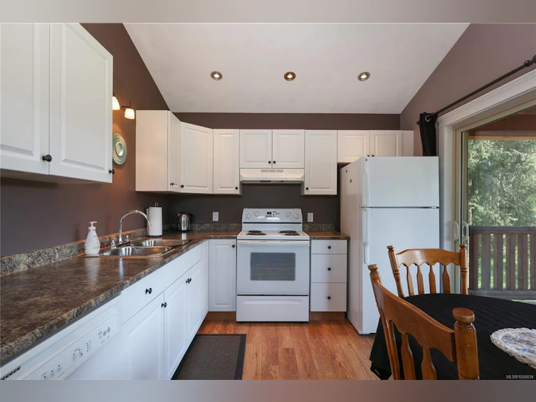 2332 Endall Road, Black Creek, BC, V9J 1G7 - 40