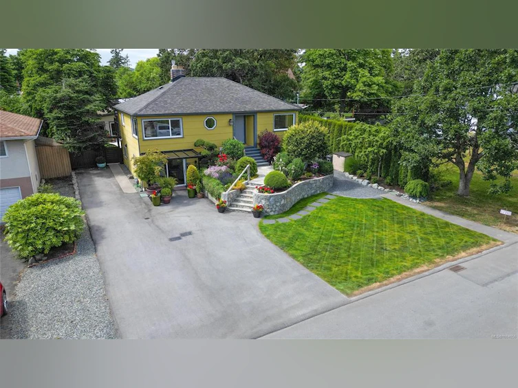 2890 Inlet Avenue, Saanich, BC, V9A 2M7 - 41