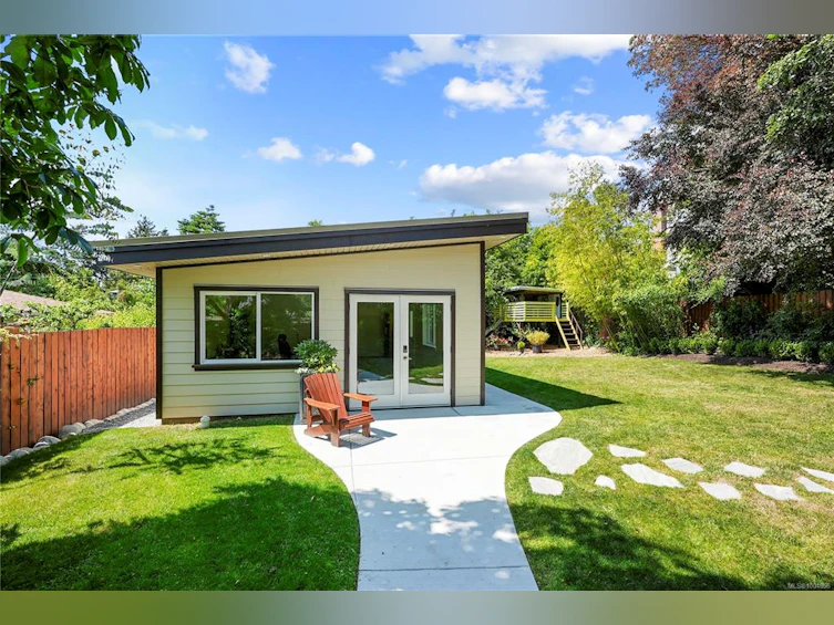2890 Inlet Avenue, Saanich, BC, V9A 2M7 - 34