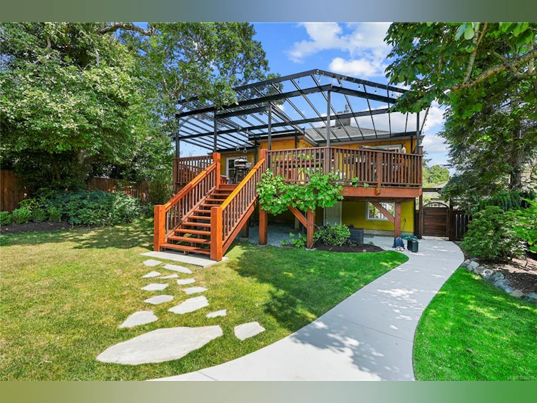 2890 Inlet Avenue, Saanich, BC, V9A 2M7 - 26