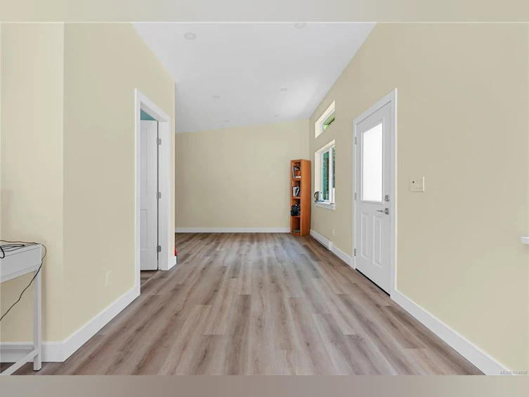 2890 Inlet Avenue, Saanich, BC, V9A 2M7 - 39