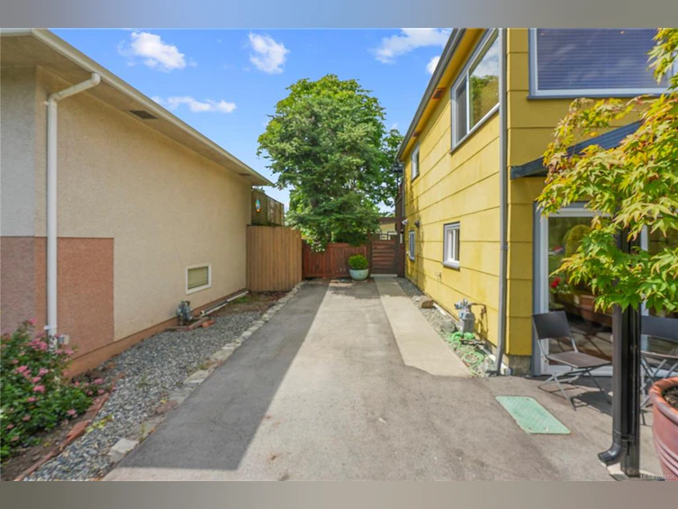 2890 Inlet Avenue, Saanich, BC, V9A 2M7 - 44