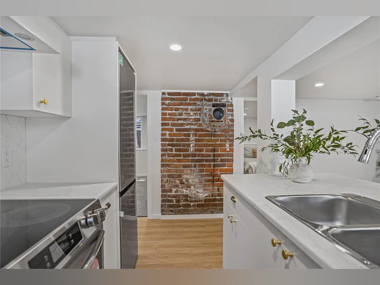 1561 North Dairy Road, Victoria, BC, V8T 3T9 - 29