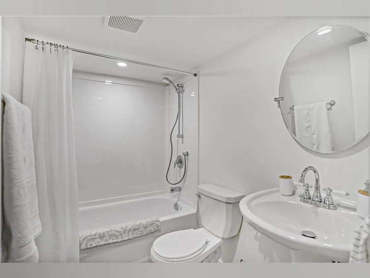 1561 North Dairy Road, Victoria, BC, V8T 3T9 - 40