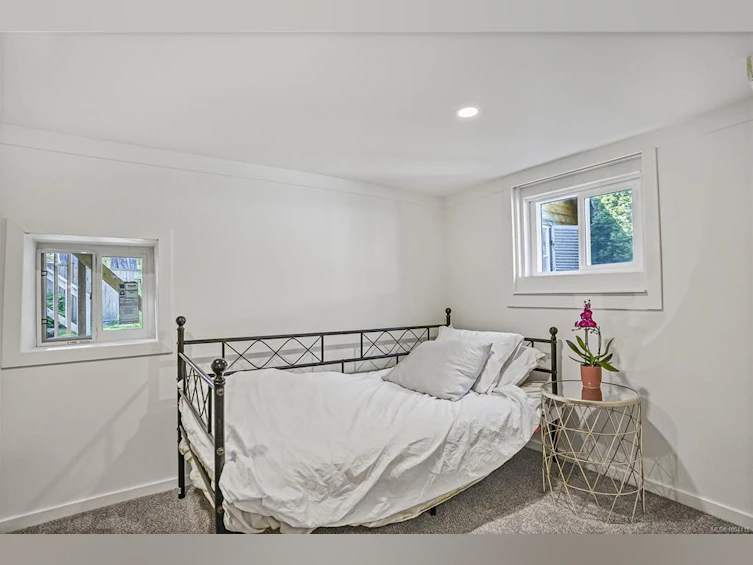 1561 North Dairy Road, Victoria, BC, V8T 3T9 - 38