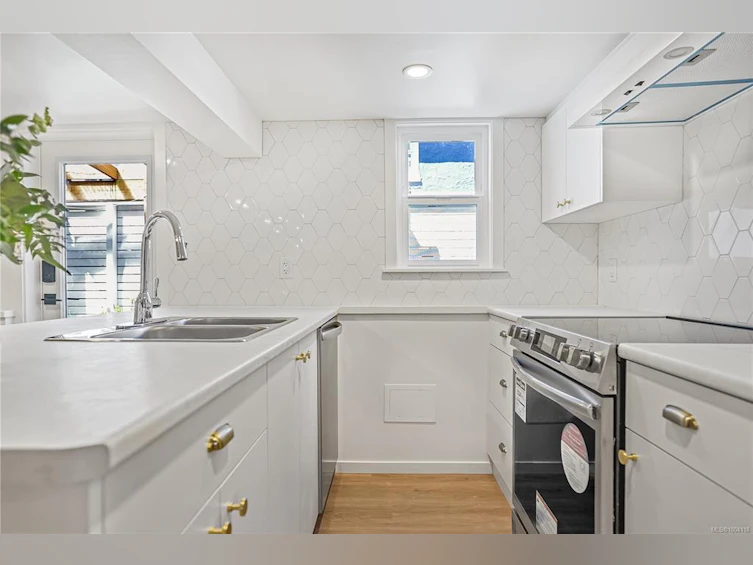 1561 North Dairy Road, Victoria, BC, V8T 3T9 - 30