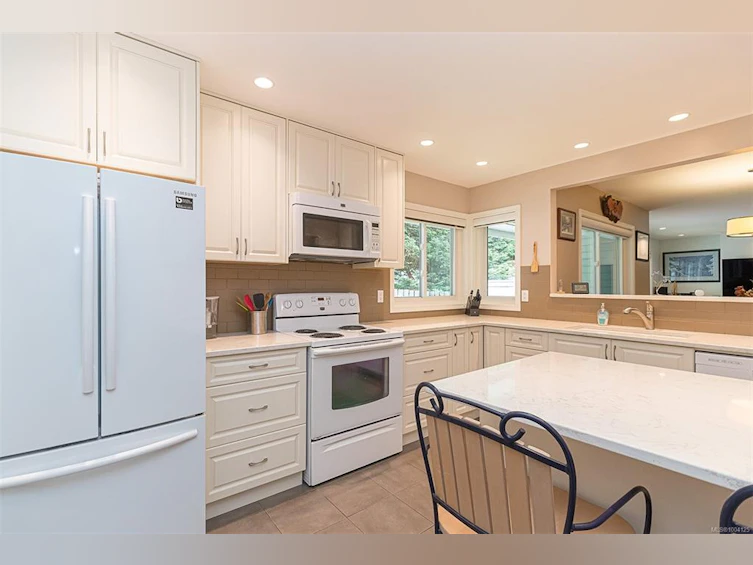 8-3966 Cedar Hill Cross Road, Saanich, BC, V8P 5R4 - 18