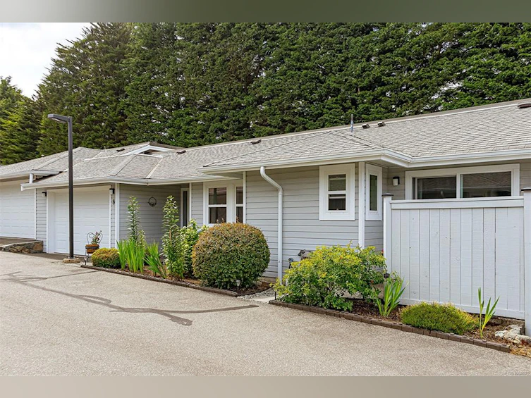 8-3966 Cedar Hill Cross Road, Saanich, BC, V8P 5R4 - 3