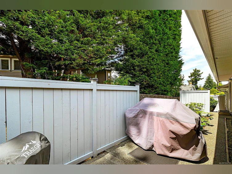 8-3966 Cedar Hill Cross Road, Saanich, BC, V8P 5R4 - 35
