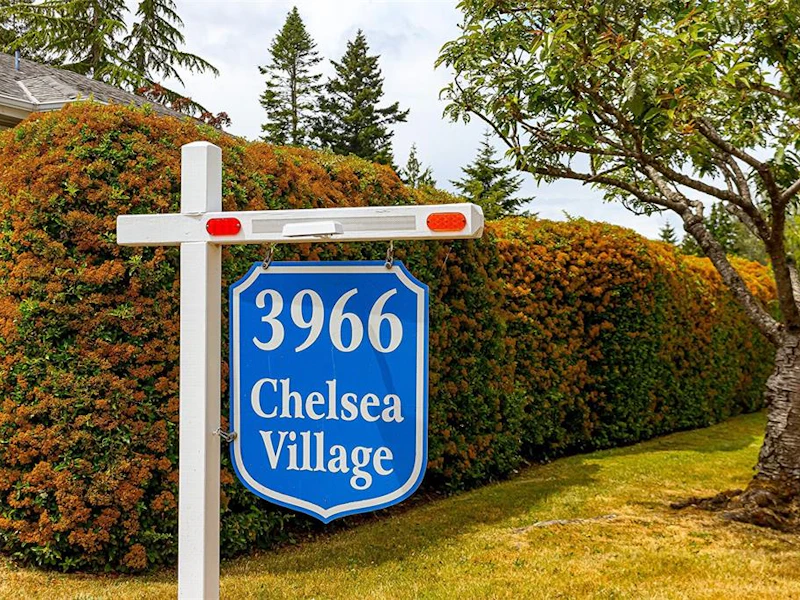 8 - 3966 Cedar Hill Cross Road, Oak Bay BC V8P 5R4
