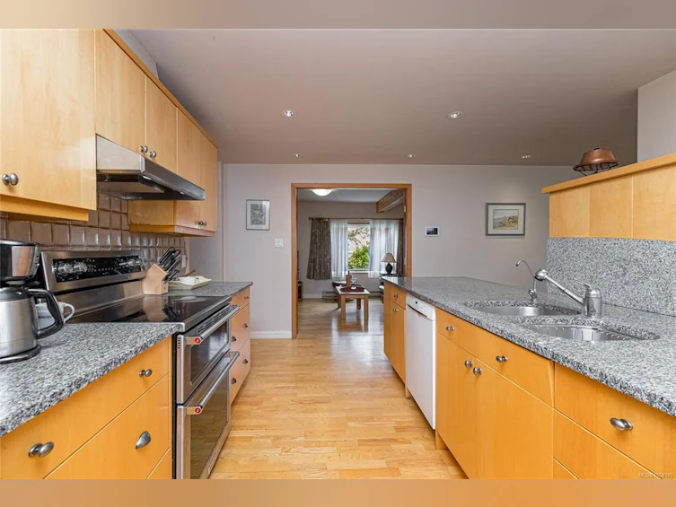3471 Lovat Avenue, Saanich, BC, V8X 1T8 - 13