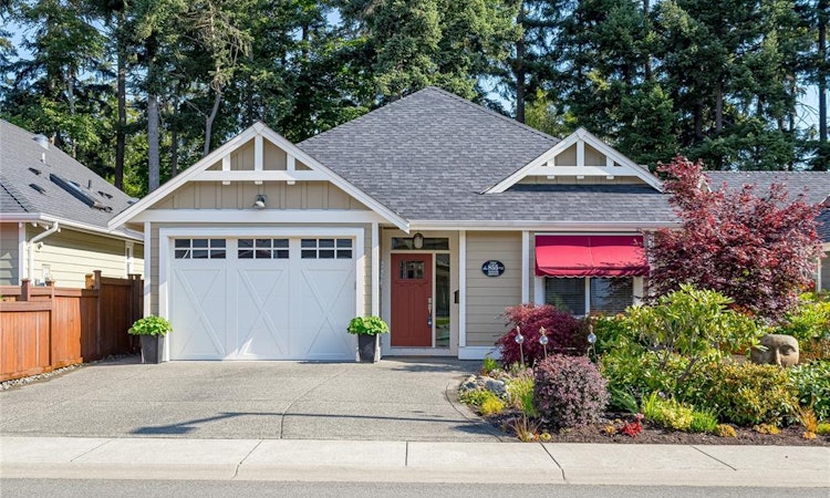 855 Parkside Crescent