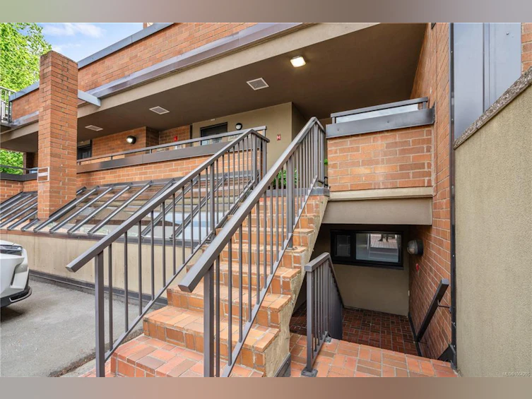 103-105 E Gorge Road, Victoria, BC, V9A 6Z3 - 36