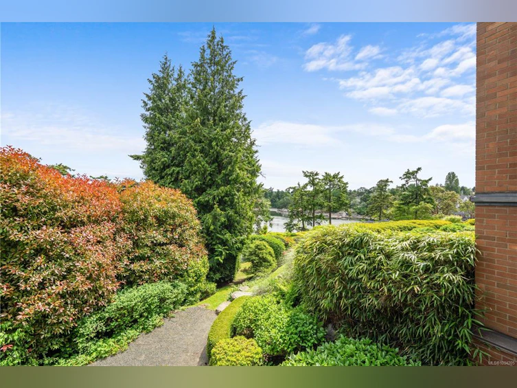 103-105 E Gorge Road, Victoria, BC, V9A 6Z3 - 34