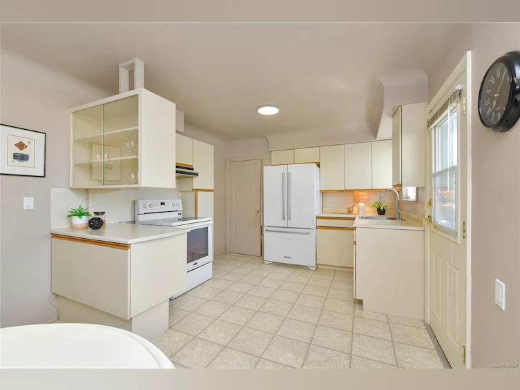 3180 Davin Street, Saanich, BC, V9A 1T9 - 11