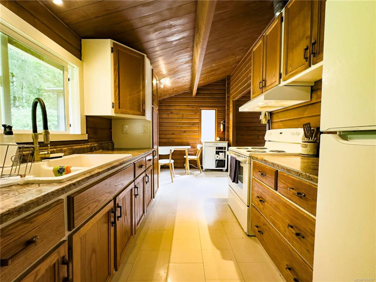 622 Keno Crescent, Zeballos, BC, V0P 2A0 - 14