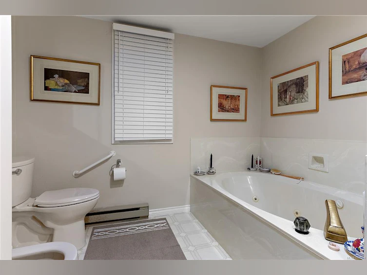 16-2353 Harbour Road, Sidney, BC, V8L 3X8 - 24