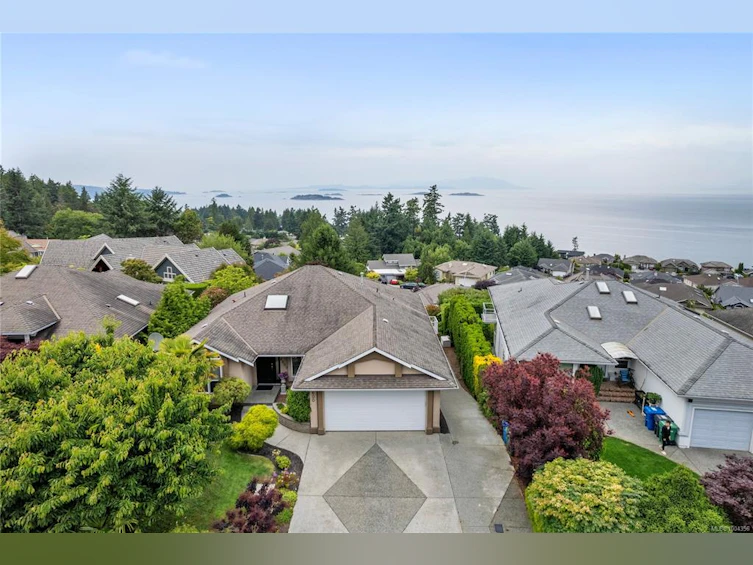 6600 Groveland Drive, Nanaimo, BC, V9V 1P7 - 2