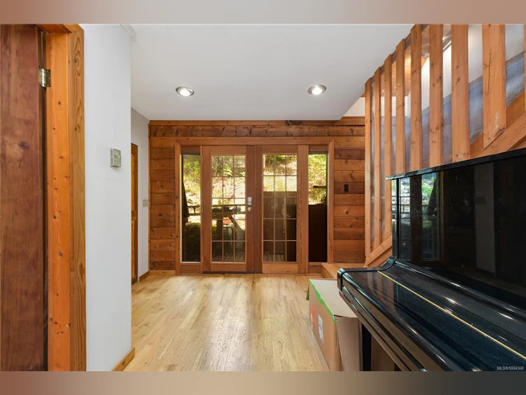 330 East West Road, Mayne Island, BC, V0N 2J2 - 7