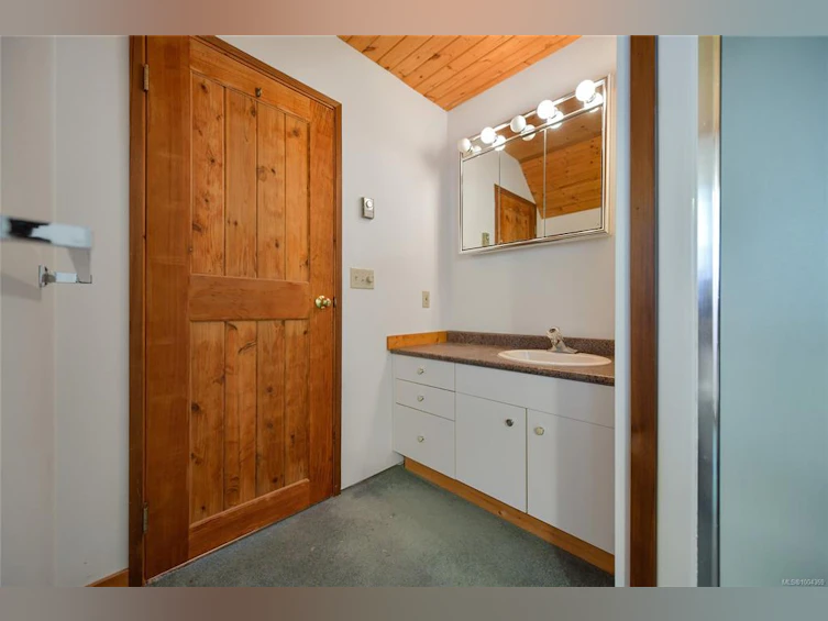 330 East West Road, Mayne Island, BC, V0N 2J2 - 35