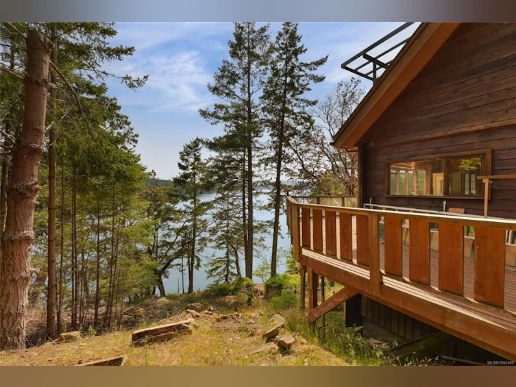 330 East West Road, Mayne Island, BC, V0N 2J2 - 3