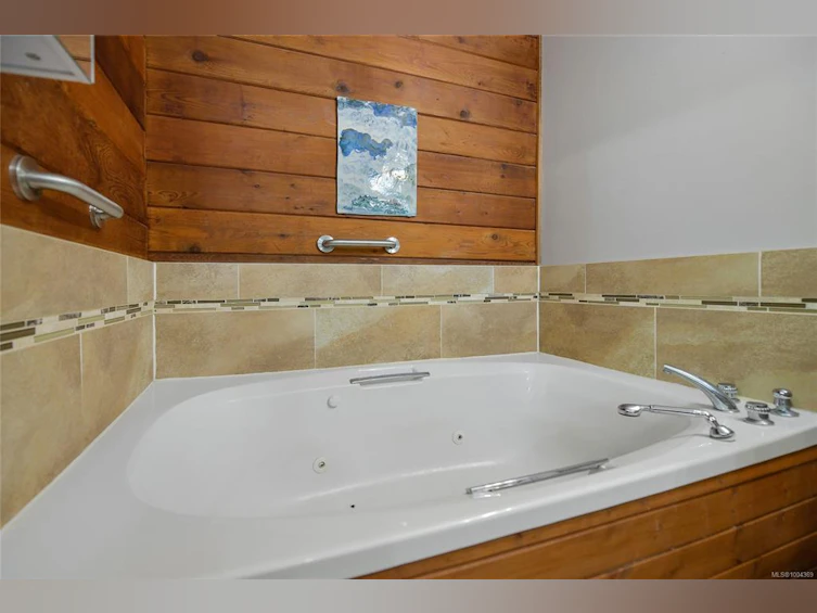 330 East West Road, Mayne Island, BC, V0N 2J2 - 33