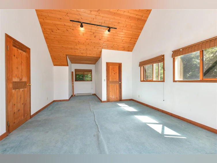 330 East West Road, Mayne Island, BC, V0N 2J2 - 26
