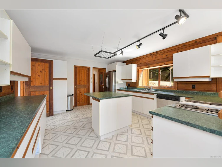 330 East West Road, Mayne Island, BC, V0N 2J2 - 12