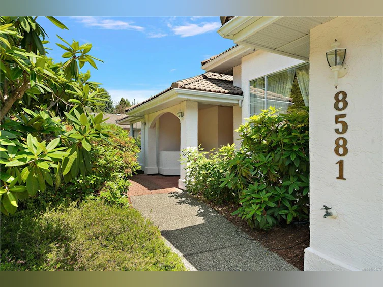 8581 Cathedral Place, North Saanich, BC, V8L 5E1 - 8