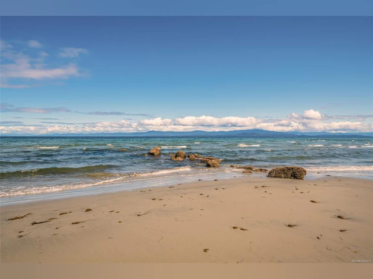 3008 W Island Highway, Qualicum Beach, BC, V9K 2H2 - 9