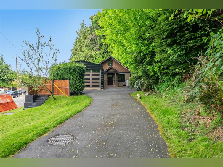 3008 W Island Highway, Qualicum Beach, BC, V9K 2H2 - 12
