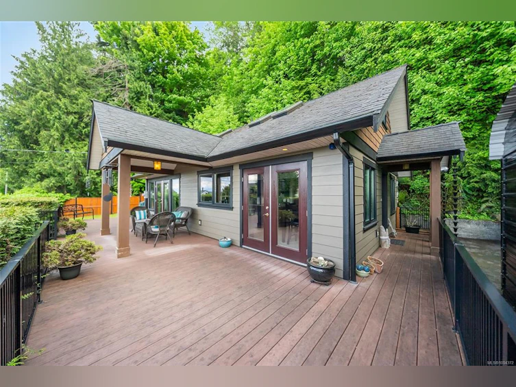 3008 W Island Highway, Qualicum Beach, BC, V9K 2H2