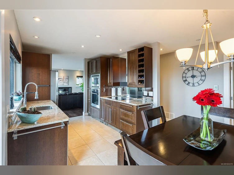 3008 W Island Highway, Qualicum Beach, BC, V9K 2H2 - 5
