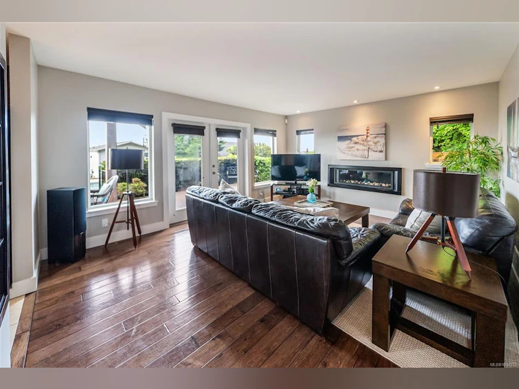 3008 W Island Highway, Qualicum Beach, BC, V9K 2H2 - 3