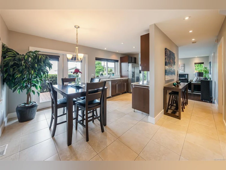 3008 W Island Highway, Qualicum Beach, BC, V9K 2H2 - 4