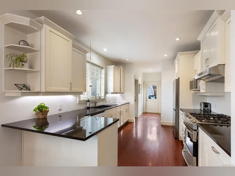 2673 Kendal Avenue, Cumberland, BC, V0R 1S0 - 11