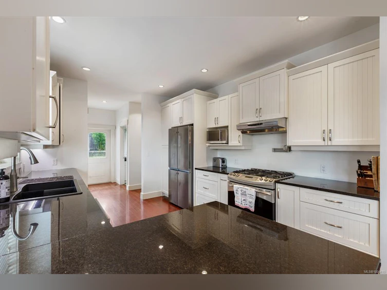 2673 Kendal Avenue, Cumberland, BC, V0R 1S0 - 12