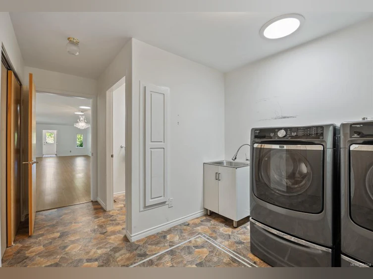 2051 Hector Road, Comox, BC, V9M 3Y7 - 30